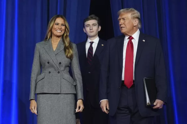 Republican presidential nominee former President Donald Trump, Melania Trump and Barron Trump, arrives to speaks at an election night watch party, Wednesday, Nov. 6, 2024, in West Palm Beach, Fla. (AP Photo/Evan Vucci) 


Associated Press / LaPresse
Only italy and Spain