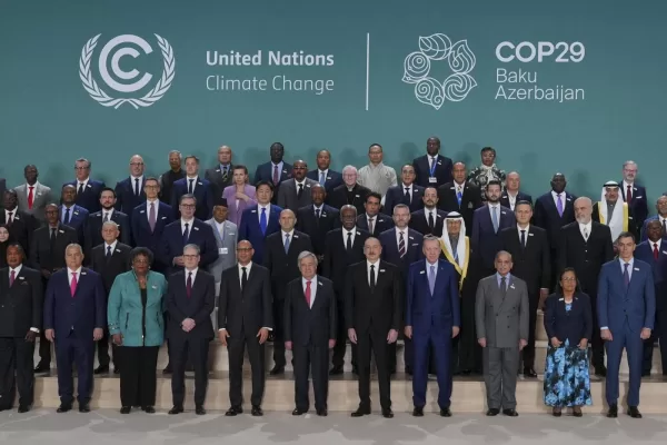 La Cop29 si apre con la massima “petrolio dono di Dio”, così lo stop al cambiamento climatico sparisce dall’agenda