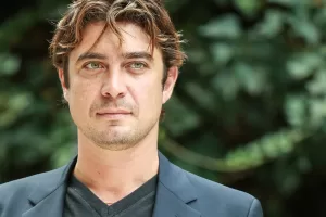 La scena di sesso tra Riccardo Scamarcio e Monica Bellucci in Manuale d’Amore: “Difficile rimanere passivo, uno può avere delle reazioni involontarie”