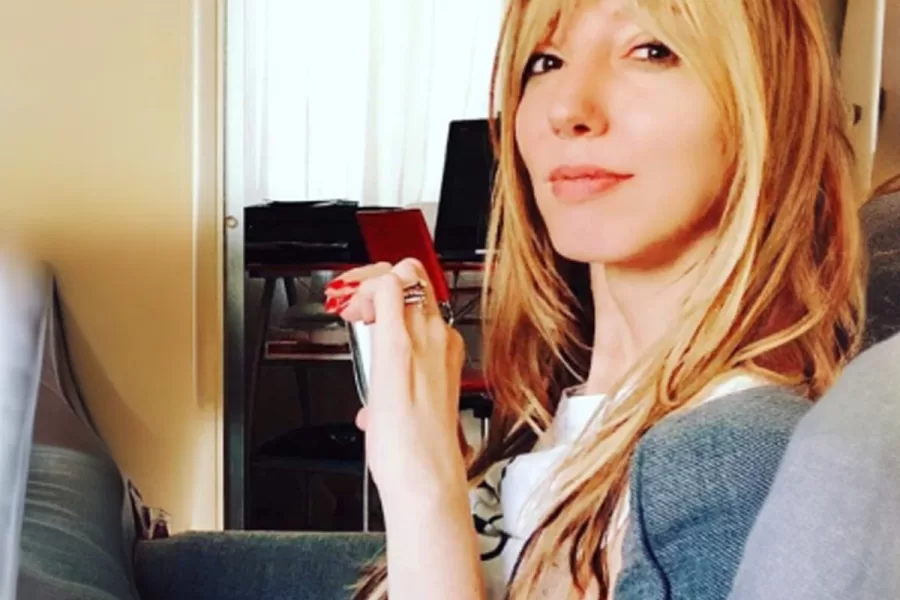 Tutti contro Report, le insinuazioni su Antonella Giuli, sorella del ministro: “Lavora per la Camera ma è sempre con Arianna Meloni”. La replica: “Trent’anni di amicizia. I turni diversi? Mio figlio è malato”