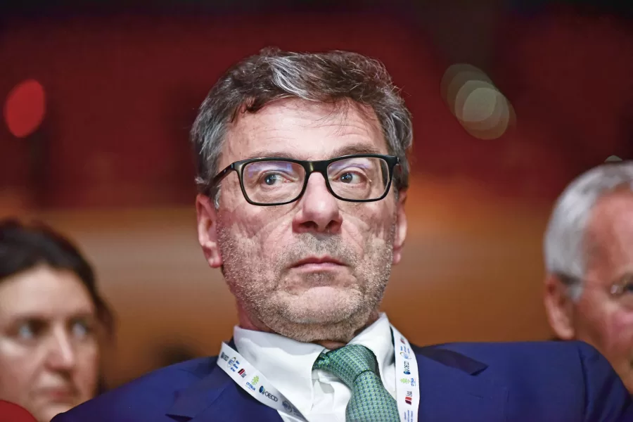 Giorgetti fa da guardiano sui conti, taglio del canone e Irpef in salita: la linea dopo vertice a casa Meloni