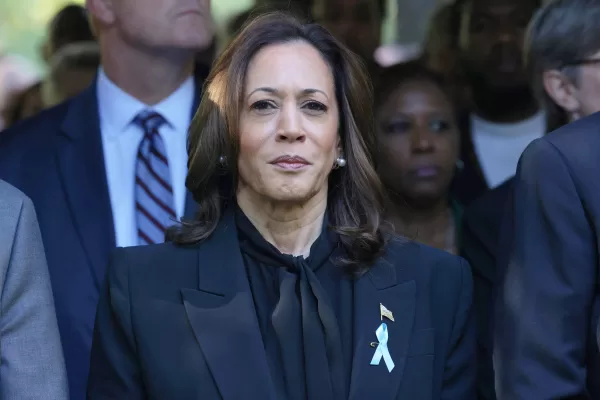 Il flop di Kamala Harris, una soluzione mordi e fuggi: quella risata eccessiva, le frasi fatte e l’incapacità di concludere un discorso