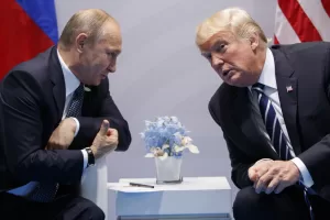 La leggenda sull’amore tra Trump e Putin: Donald si schiera a difesa della Nato, lo Zar risponde con nuove linee rosse