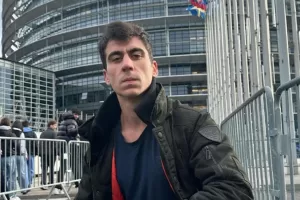 Fidias Panayiotou, il ragazzo nato per caso in via YouTube: l’influencer cresciuto a pane e smartphone diventato europarlamentare