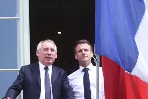 Macron sceglie Bayrou, perché il nuovo premier francese ha tutte le doti per riuscire nell’ardua impresa