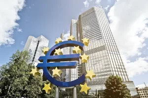 BCE, il giorno dopo la stangata sui tassi di interesse: Bruxelles punta su semplificazione e investimenti privati